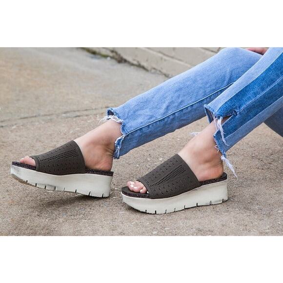 OTBT‎ Gravity Platform Sandals Womens 8.5 Chunky Knit Slides Comfort Wedge Shoes - Picture 1 of 9